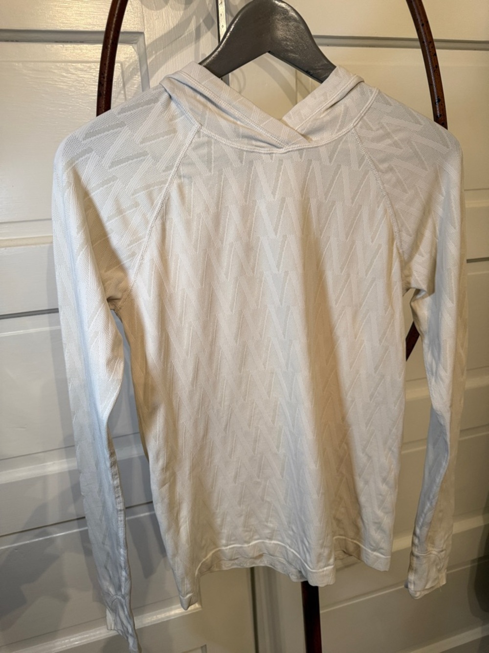 Athleta Jacquard Hoodie Women’s Small Cream Thumbhole Lightweight Athleisure Top
